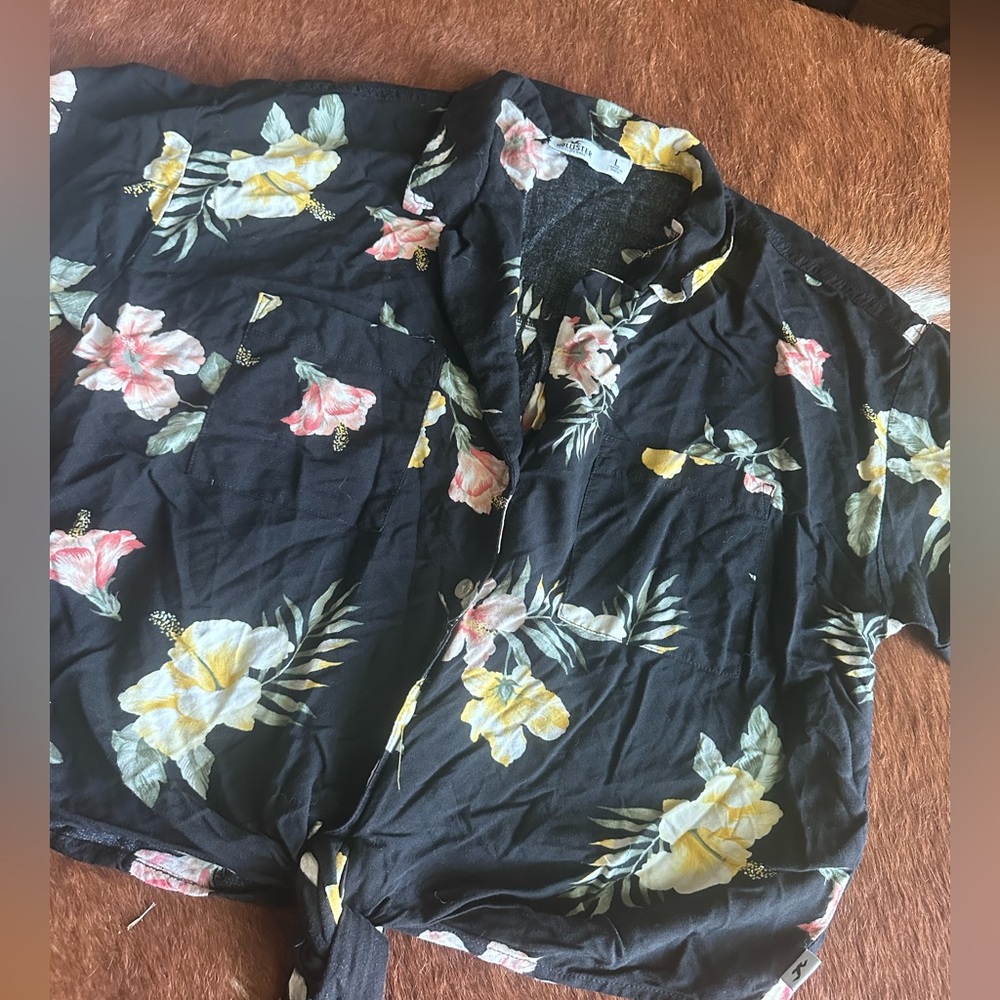 Large toed floral crop top.